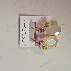 NWT betsey johnson flower and gem drop earrings